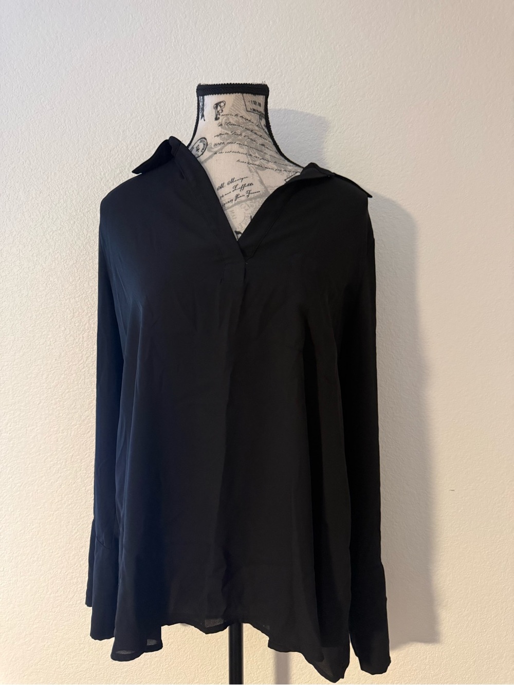 Pleione Black Long-Sleeve V-Neck Tunic Blouse